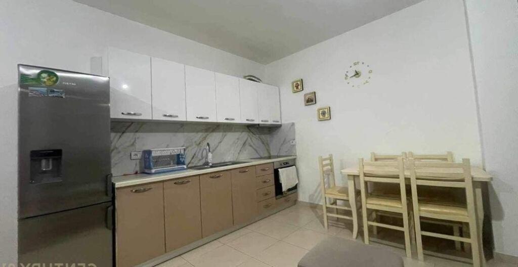 AFFITTASI APPARTAMENTO 2+1 NELL'AREA DI FRESKU