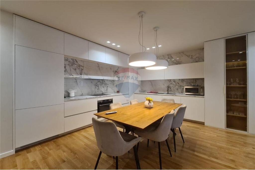 Appartamento 3+1+2 in affitto su Viale Zogu i Parë