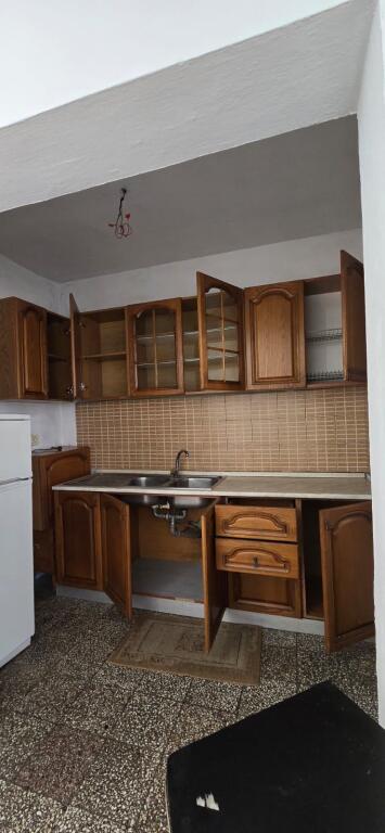 Shitet apartament 1+1 te Pazari i Ri