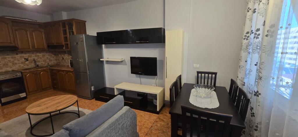 Jepet me qira apartament 1+1 ISH PARKU 500 mije leke