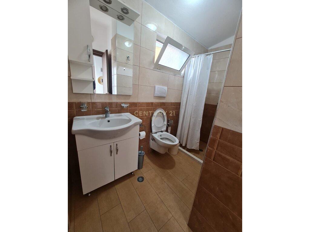 JEPET ME QIRA APARTAMENT 3+1+2+VERANDE NE QENDER DURRES !