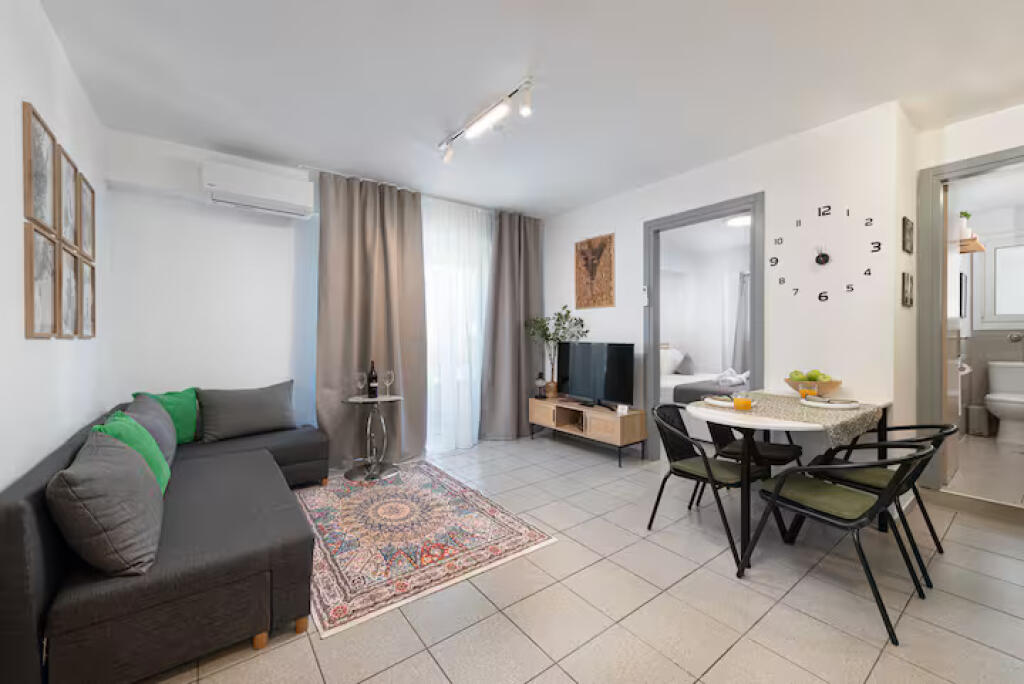 Apartament Me Qera 2+1 Tek ish Restorant Durresi (ID B2201464) Tirane