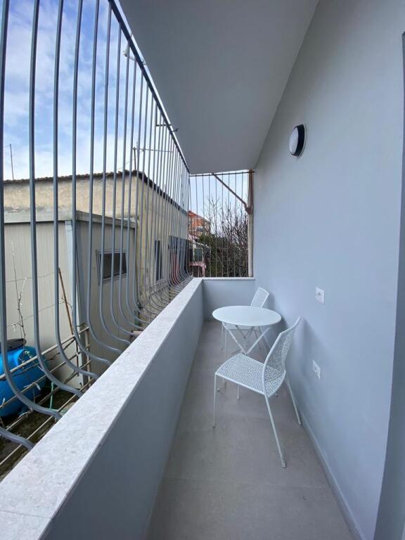 Jepet me qera apartament 2+1 tek 21 Dhjetori
