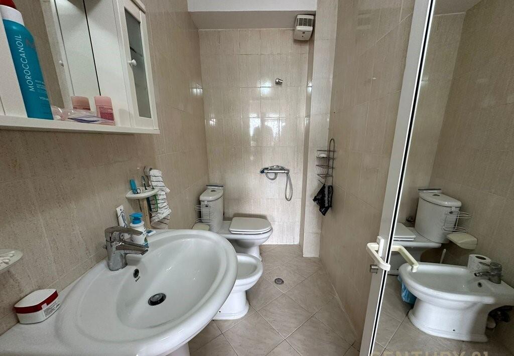 Apartament 2+1+2 për Qira – Liqeni i Tiranës | 1,100€/muaj