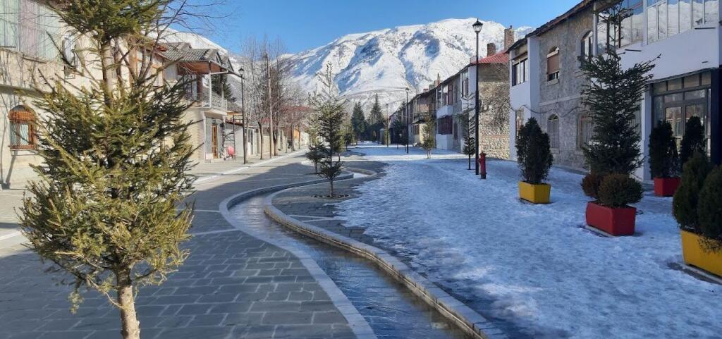 House for sale in Selenice, Kolonje!
