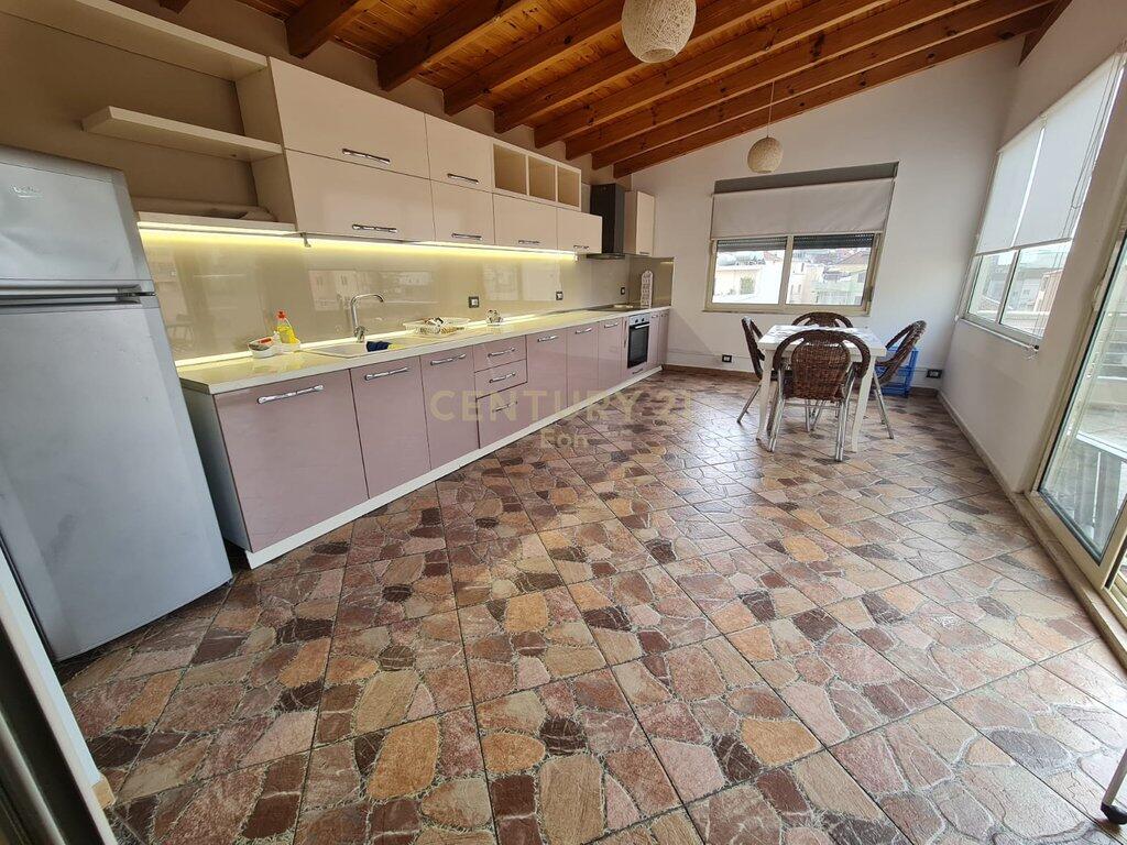 JEPET ME QIRA APARTAMENT 3+1+2+VERANDE NE QENDER DURRES !
