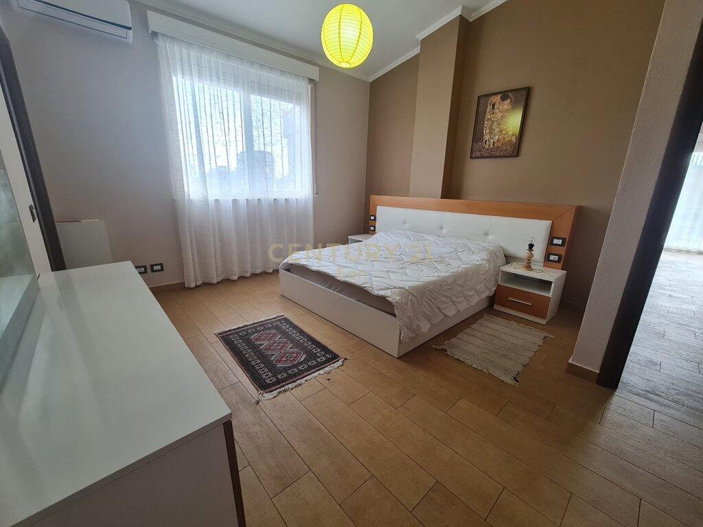 JEPET ME QIRA APARTAMENT 3+1+2+VERANDE NE QENDER DURRES !