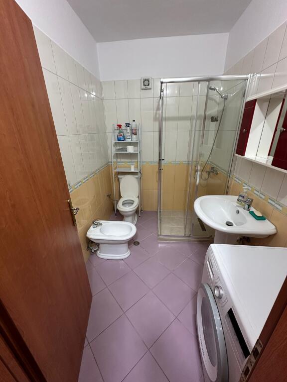 Apartament me qera 2+1+2 banjo +2 ballkone +post parkimi , kopshti botanik