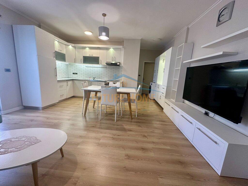 Qera, Apartament 1+1, prane Square 21, Tirane.