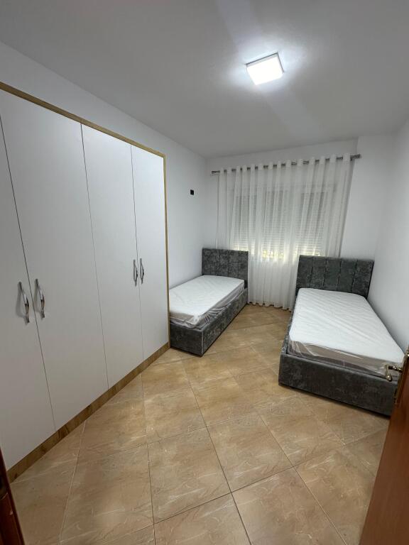 Apartament me qera 2+1+2 banjo +2 ballkone +post parkimi , kopshti botanik