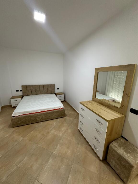 Apartament me qera 2+1+2 banjo +2 ballkone +post parkimi , kopshti botanik