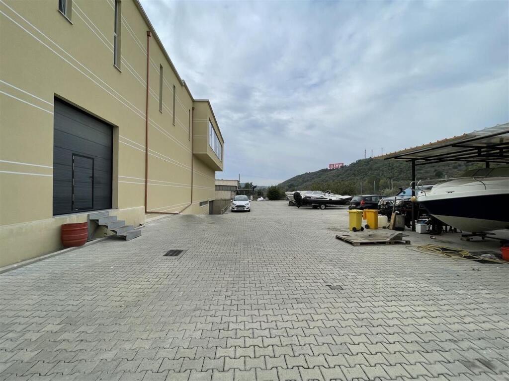 SHITET GODINE BIZNESI 3000M2 AUTOSTRADA TR-DR 2.500.000 EURO
