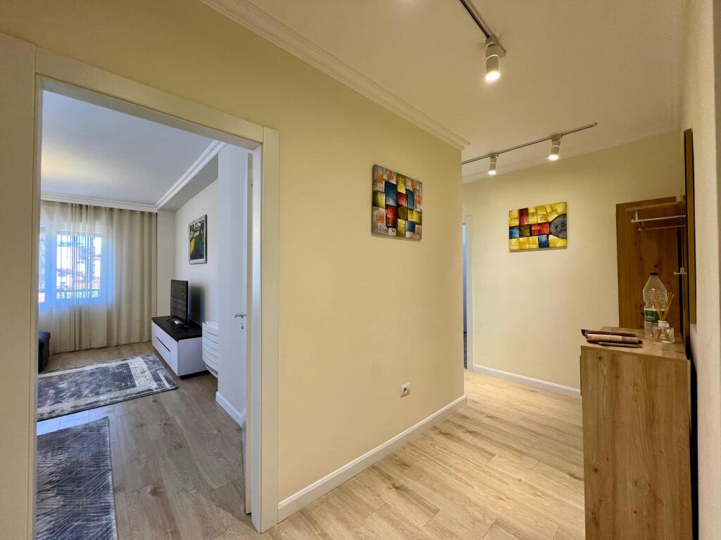 Affitto, Appartamento 2+1+3 Bagni "Pazari i Ri", Tirana.