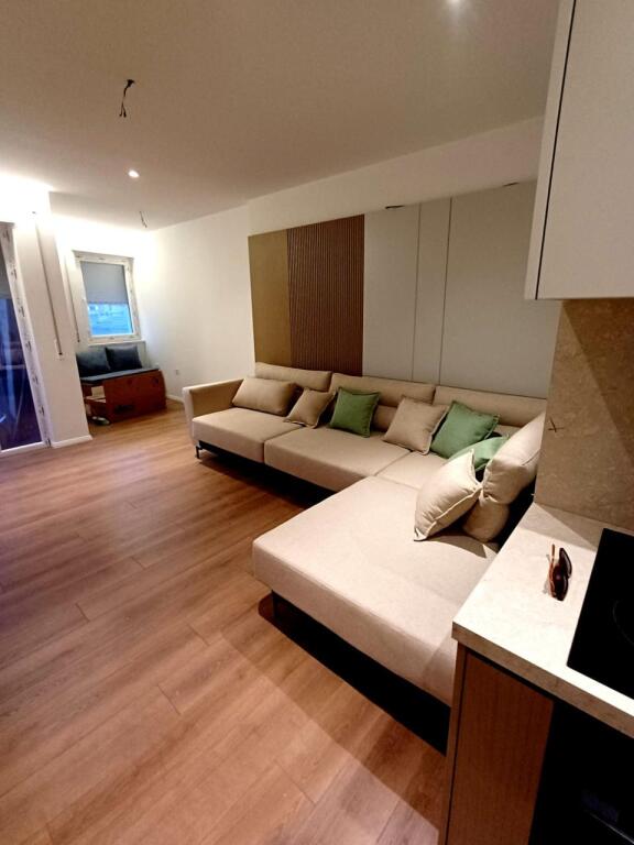 APARTAMENT 2+1+POST PARKMI ME QIRA KAFE FLORA