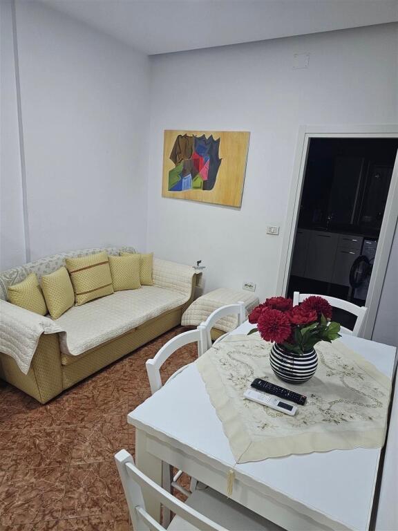 APARTAMENT ME QERA 2+1 RRUGA BARDHYL 500 EURO