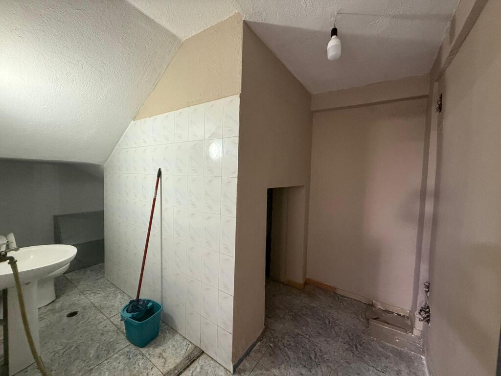 📍 Locale a Niket Dardani  ✨ In Affitto :700 €/mese netto