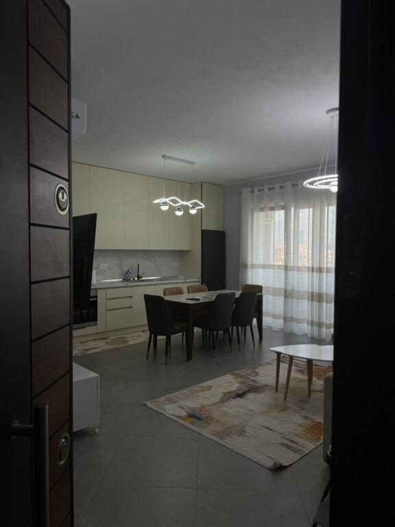 APARTAMENT ME QERA 2+1+ POST PARKIMI FUSHA AVIACIONIT 800 EURO