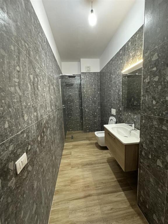 Occasion!! 2+1 apartment for sale in Kamez/Bulevardi Blu (103,000 Euro)