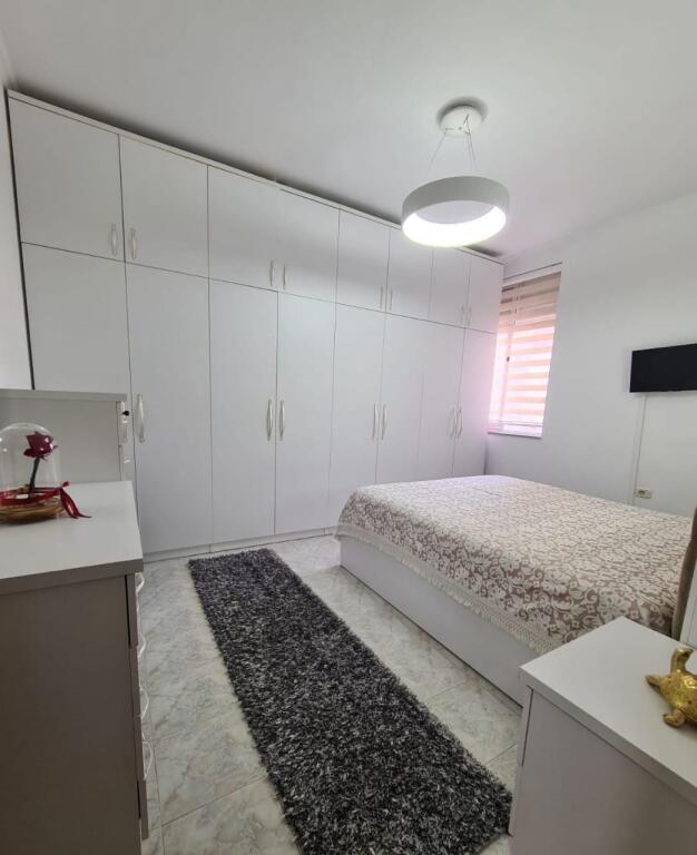 Jepet Me Qera Apartament 1+1+1 Ballkon