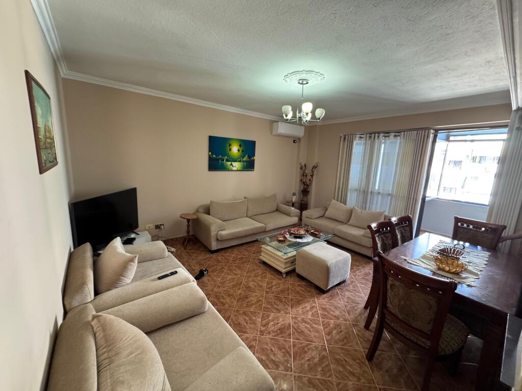 Qera Apartament 2+1+2  📍ish nisharaku mbrapa Square 21 •Kati 9 pallat me ashensor •Cmimi 600 euro ne muaj