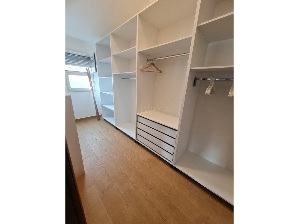 JEPET ME QIRA APARTAMENT 3+1+2+VERANDE NE QENDER DURRES !