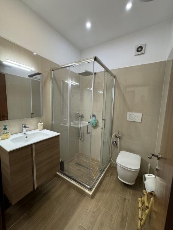 Jepet Me Qera Apartament 2+1+1 Ballkon