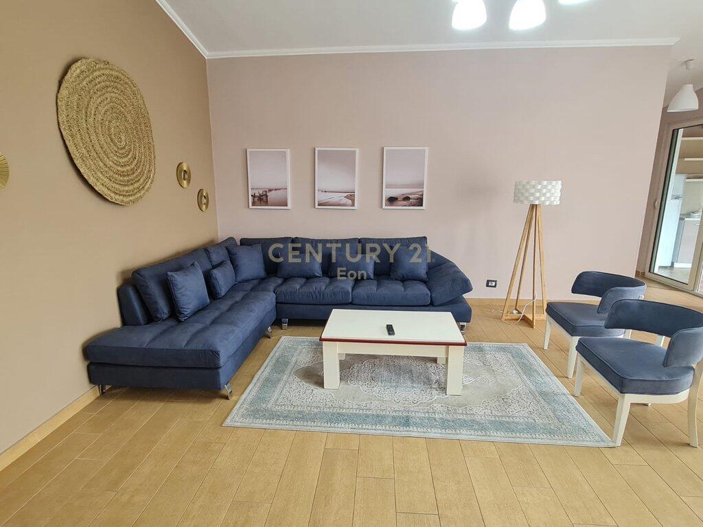 JEPET ME QIRA APARTAMENT 3+1+2+VERANDE NE QENDER DURRES !