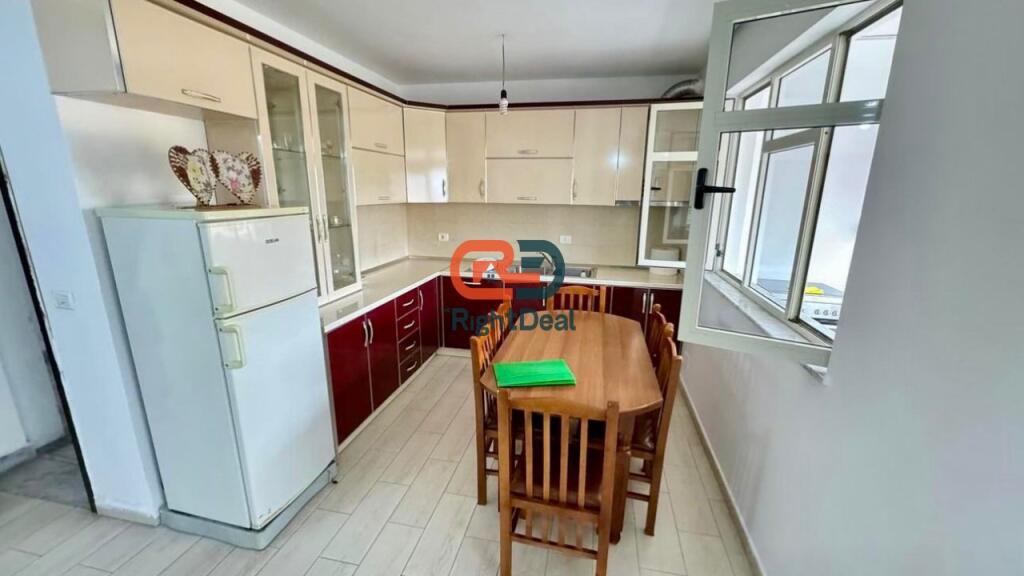 Tek Kompleksi Malajzian, Jepet Me Qira Apartament 2+1, I Mobiluar Me Planimetri Te Rregullt!!