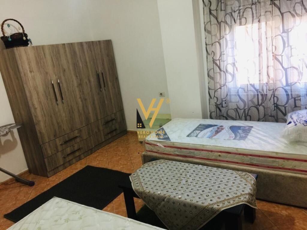 JEPET APARTAMENT 2+1+2+BLK ME QERA TEK ZOGU I ZI 700 EURO