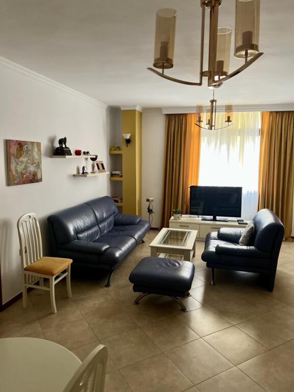 Jepet Me Qera Apartament 2+1+1 Ballkon