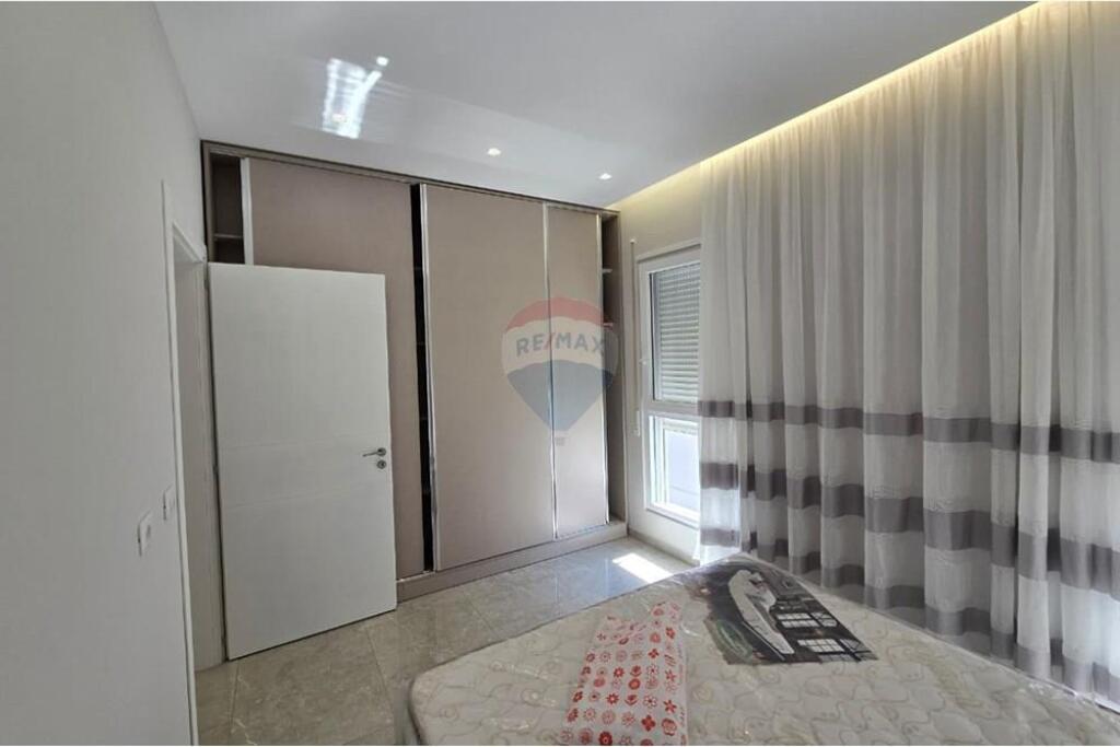 Apartament 1+1 +Post Parkimi me qera tek 5 Maji