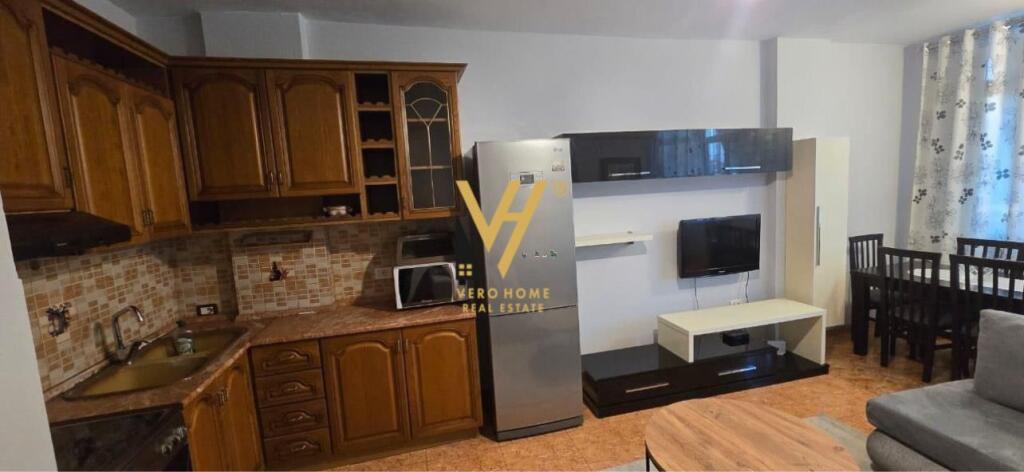 JEPET APARTAMENT 1+1+BLK ME QERA TE ISH PARKU AUTOBUSAVE 500 EURO