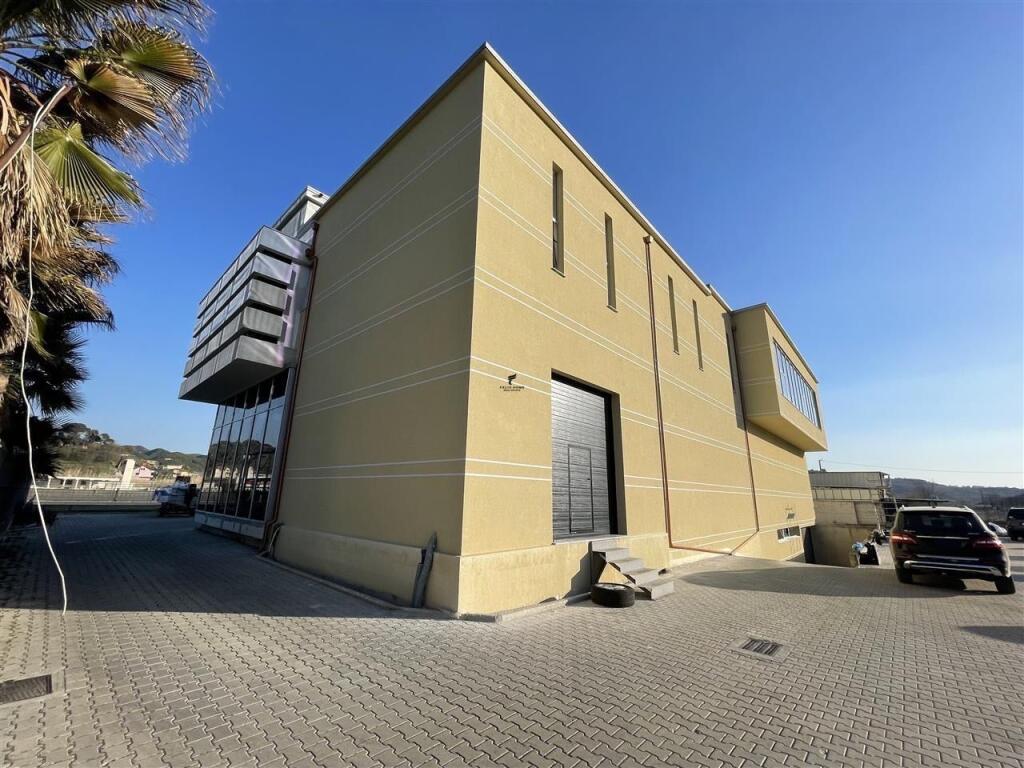 SHITET GODINE BIZNESI 3000M2 AUTOSTRADA TR-DR 2.500.000 EURO