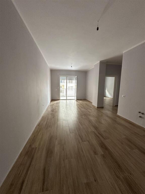 Occasion!! 2+1 apartment for sale in Kamez/Bulevardi Blu (103,000 Euro)