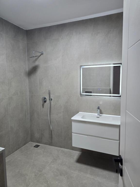 Qera ,apartament 2+1+2 ,Vasil shanto