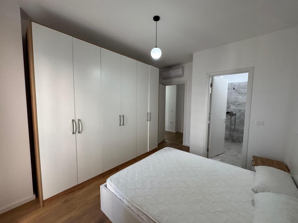 📢 Jepet me qira Apartament 2+1 +2 📍 Don Bosko, Tek Trio Tower  Kati 3 pallat I ri me ashensor  🏢 Ndërtim i ri – zonë e qetë dhe e aksesueshme 💶 Çmimi: 850€/muaj   ✅ Mundësi shumë e mirë për banim komod  📱 Kontakto: