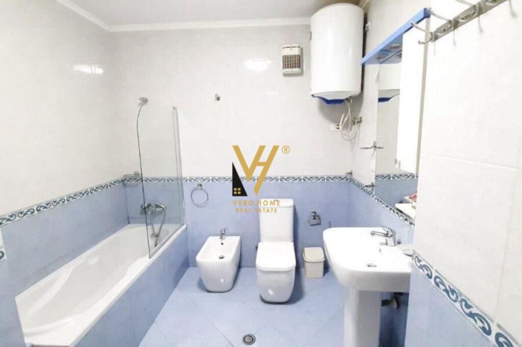 JEPET APARTAMENT 2+1+2+BLK ME QERA TEK ZOGU I ZI 700 EURO