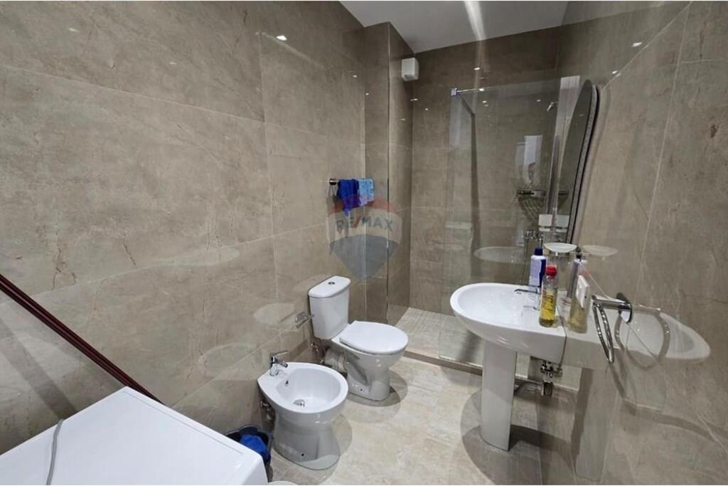 Apartament 1+1 +Post Parkimi me qera tek 5 Maji
