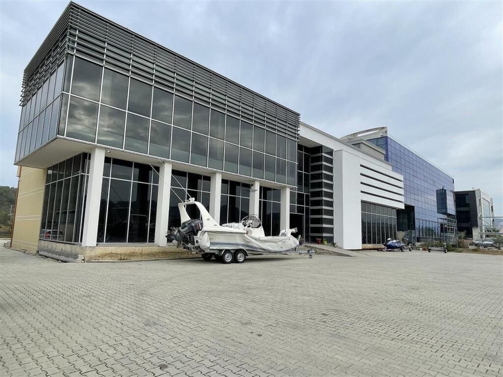 SHITET GODINE BIZNESI 3000M2 AUTOSTRADA TR-DR 2.500.000 EURO