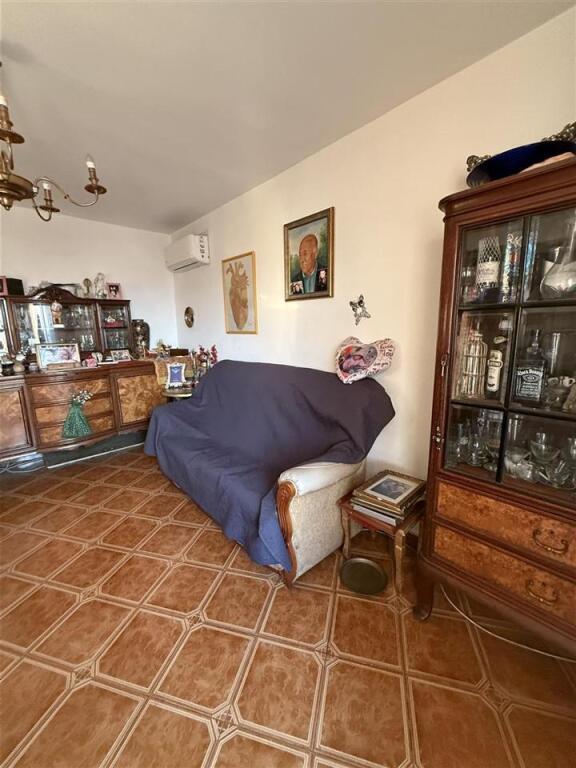 Apartament për qera - rruga Ferit Xhajko
