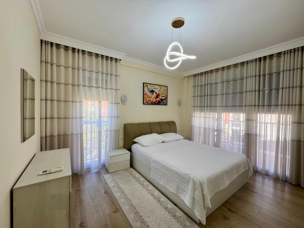 Affitto, Appartamento 2+1+3 Bagni "Pazari i Ri", Tirana.