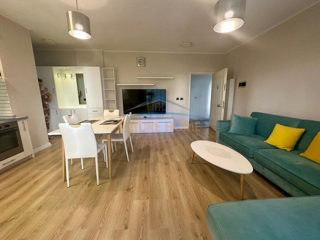 Qera, Apartament 1+1, prane Square 21, Tirane.