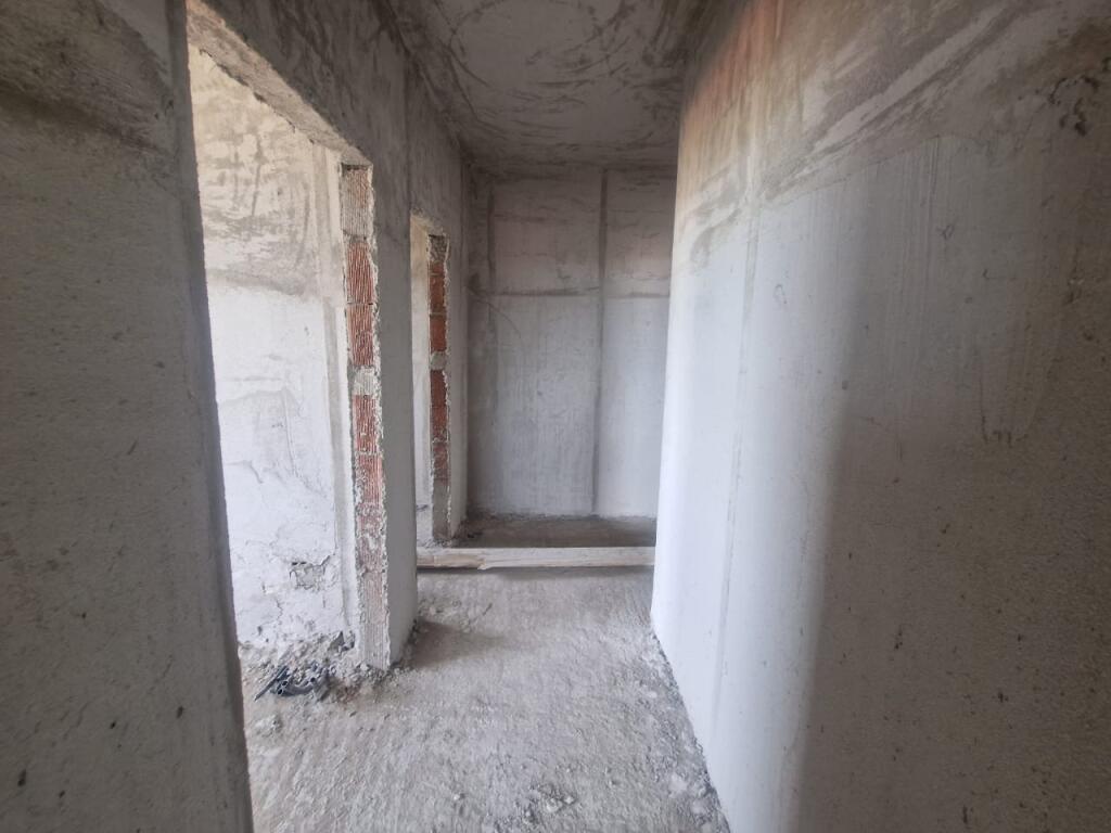 2+1 apartment for sale in the complex under construction "Shehu Residence" in Paskuqan