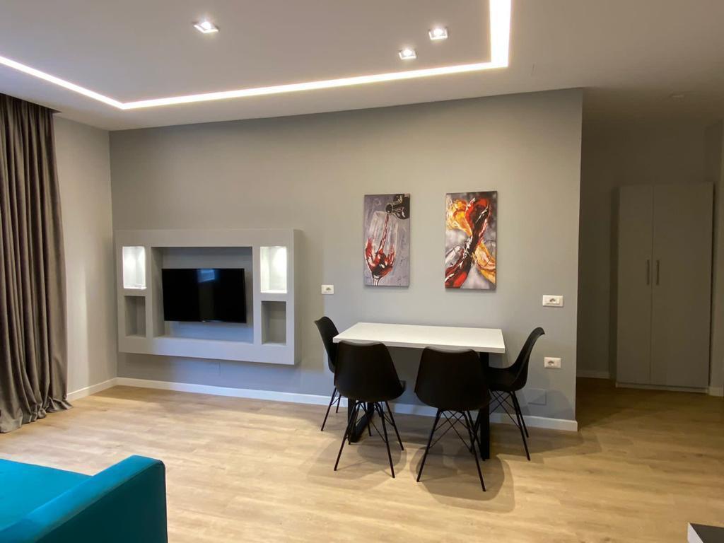 Jepet me qera apartament 2+1 tek 21 Dhjetori