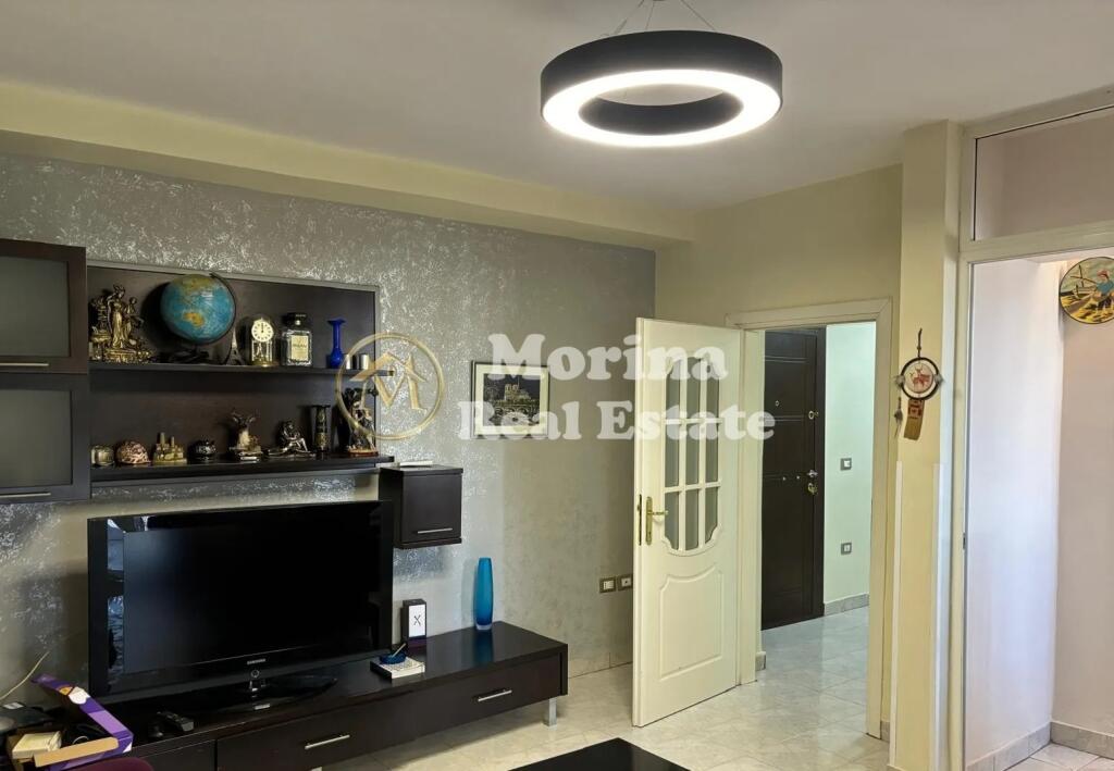 Qera, Apartament, 1+1, Qender , 700 euro/muaj