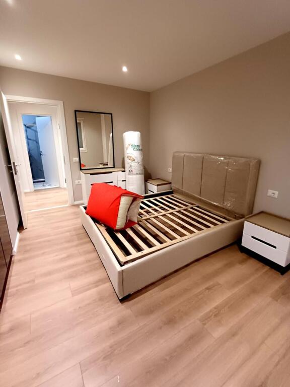 APARTAMENT 2+1+POST PARKMI ME QIRA KAFE FLORA