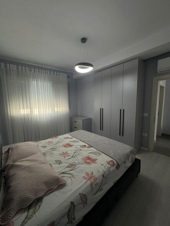 APARTAMENT ME QERA 2+1+ POST PARKIMI FUSHA AVIACIONIT 800 EURO