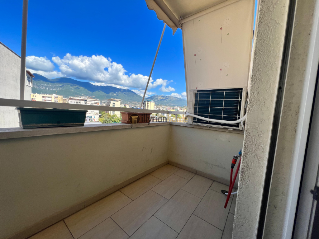 Affittasi appartamento 2+1+2 balconi, "Pazari i Ri", Tirana