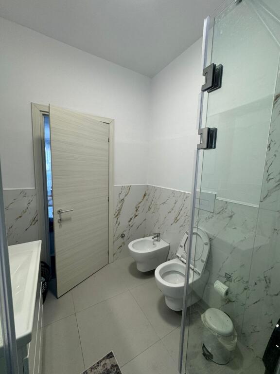 APARTAMENT ME QERA 2+1+ POST PARKIMI FUSHA AVIACIONIT 800 EURO