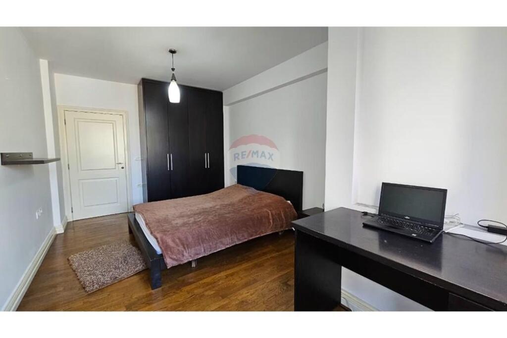 2+1 apartment for rent at Willson Square!